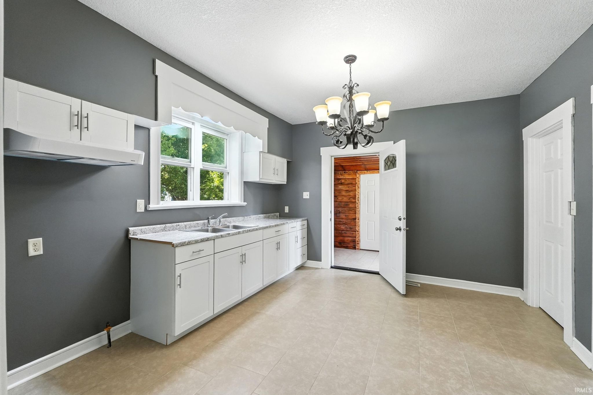 Image of 2611 S Anthony Boulevard