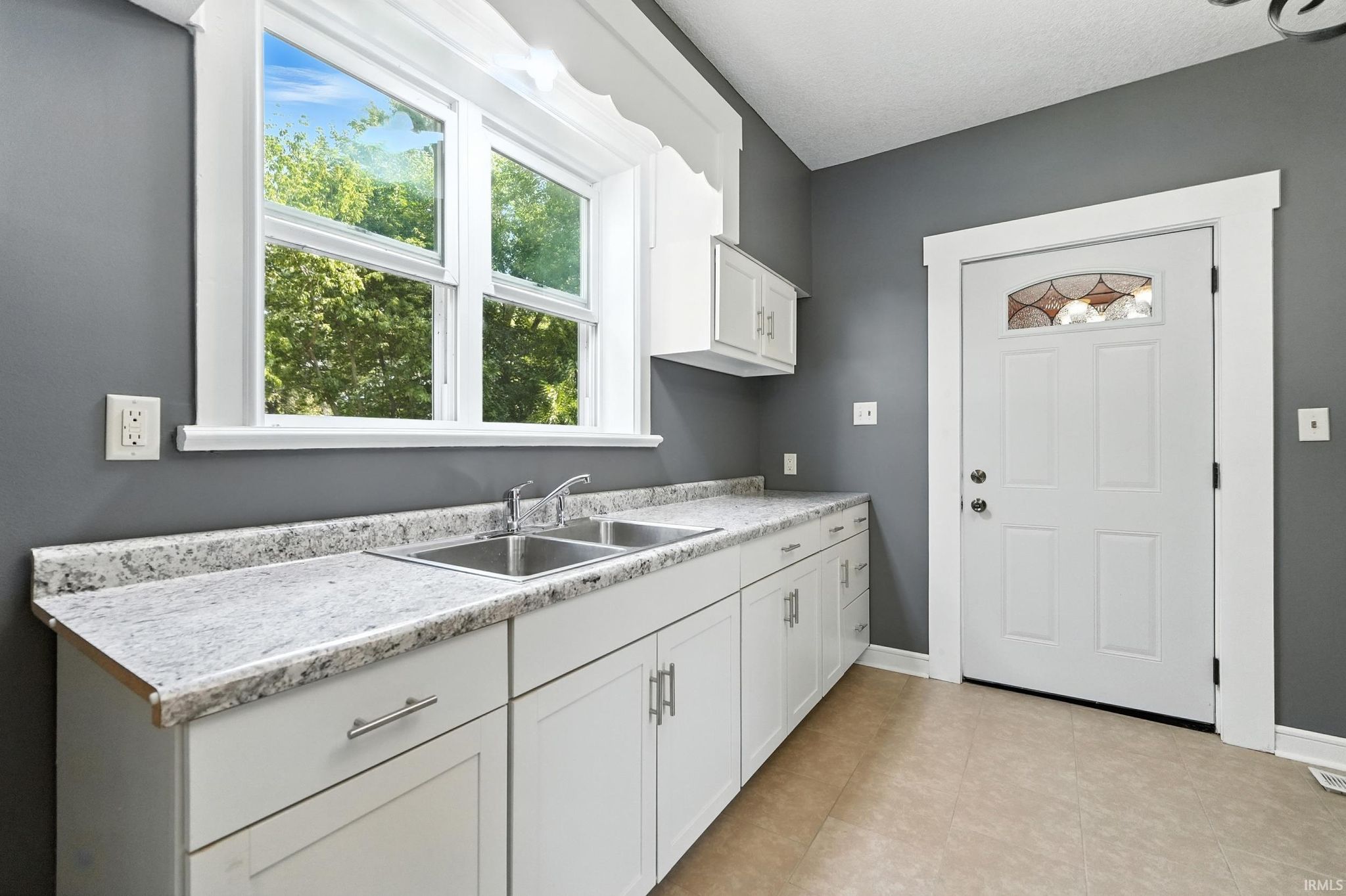 Image of 2611 S Anthony Boulevard