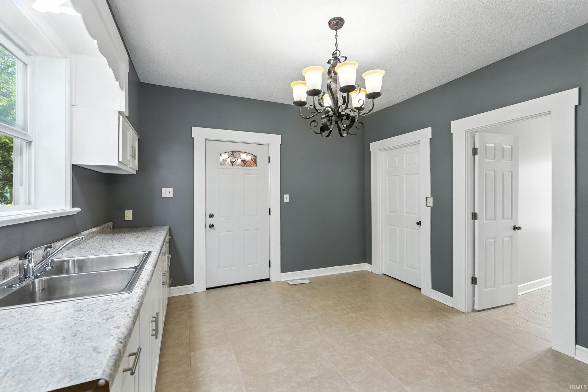 Image of 2611 S Anthony Boulevard