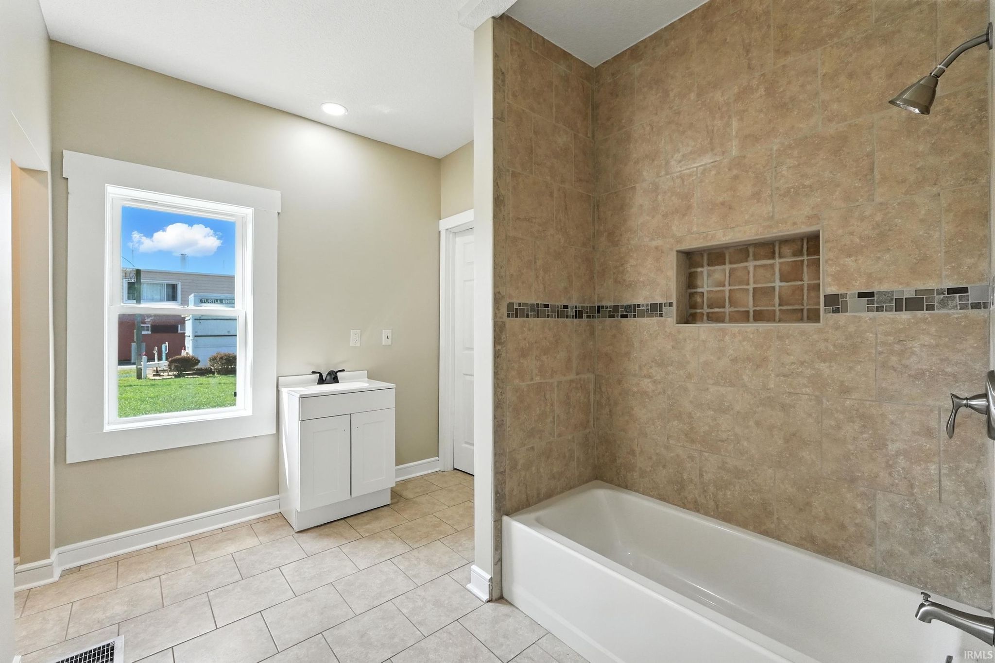 Image of 2611 S Anthony Boulevard