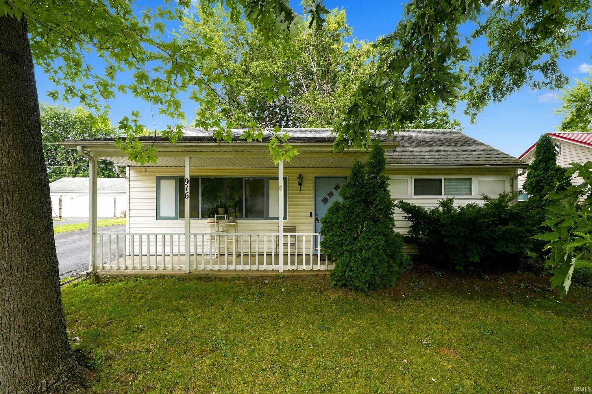 916 W Circle Drive